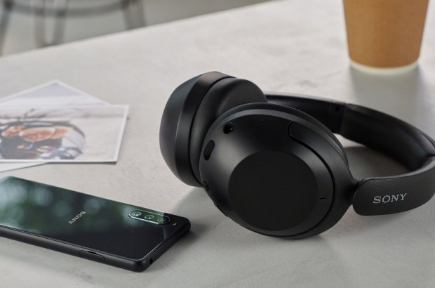 WH-XB910N_Black_insitu-Large