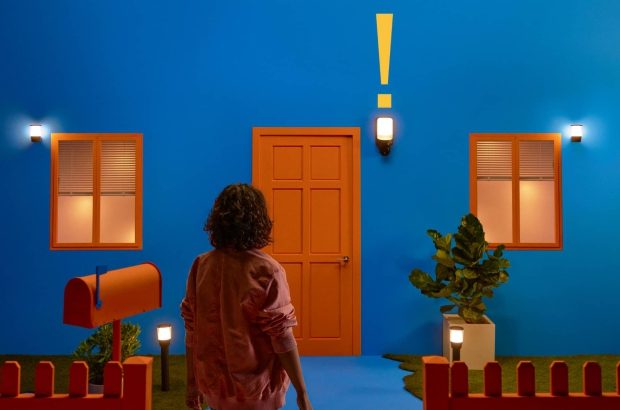 WiZ-Smart-Outdoor-Light-With-Camera-Lights-On-When-Motion-Detected-1B-Icons-16×9-New