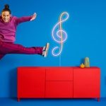 WiZ_Neon_lifestyle 2