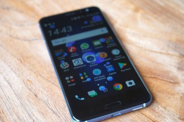 wond Horen van Hertellen Review: HTC U11 - grote smartphone waar je in kunt knijpen | FWD