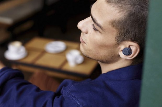 jbl-live-300-tws-afb-1