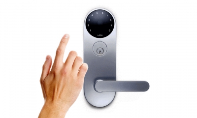 latch-slot-met-camera
