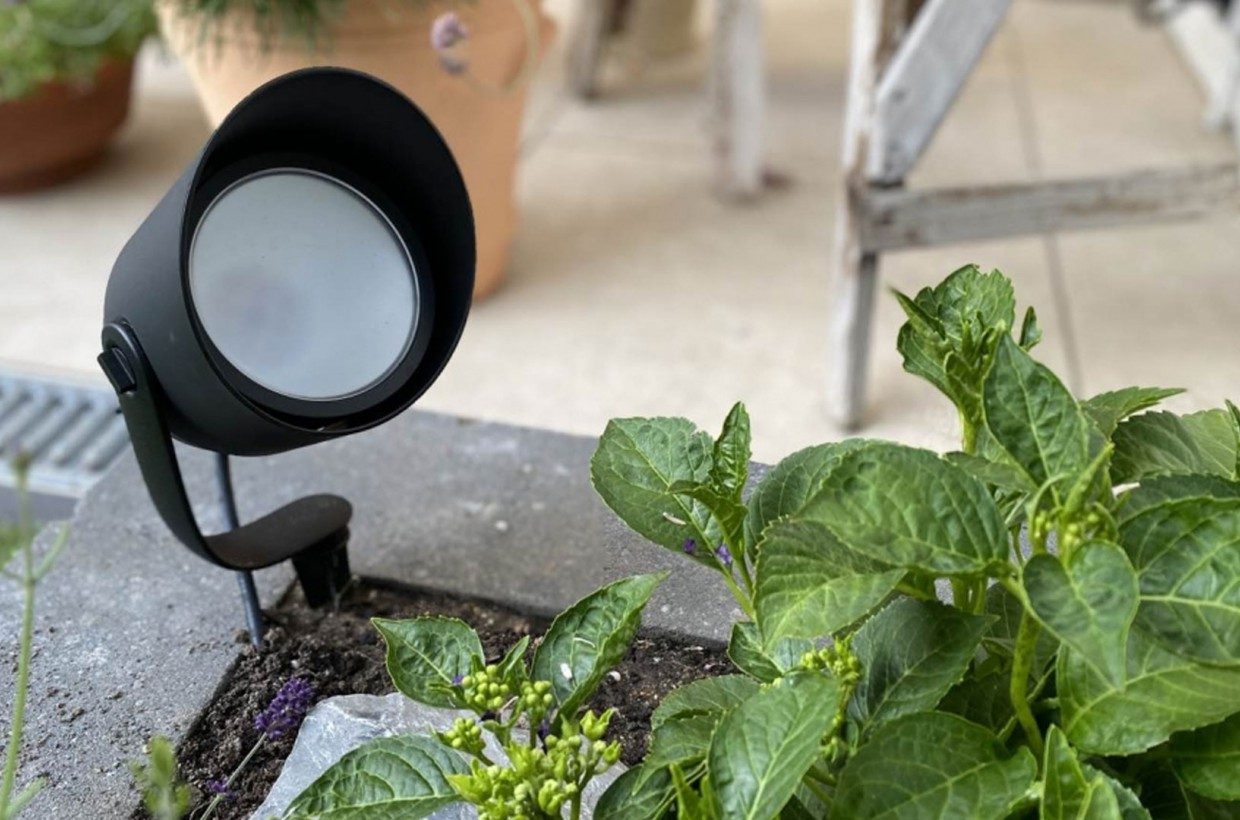 Review Philips Hue Lily XL grote spot voor in de tuin FWD