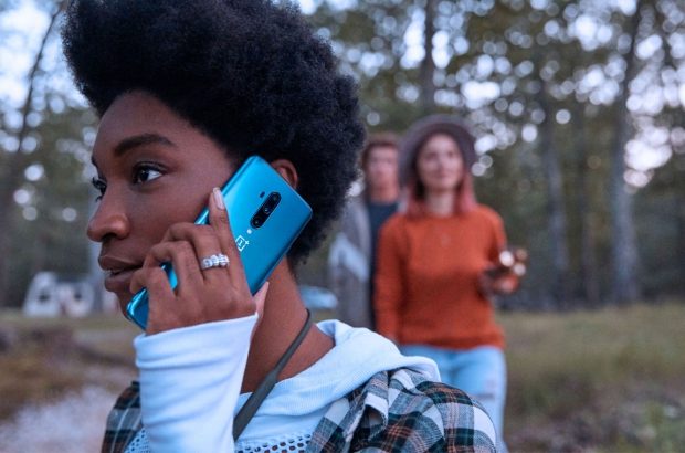 oneplus-7t-pro-lifestyle