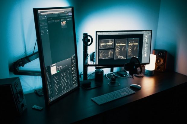 pexels-josh-sorenson-1714208