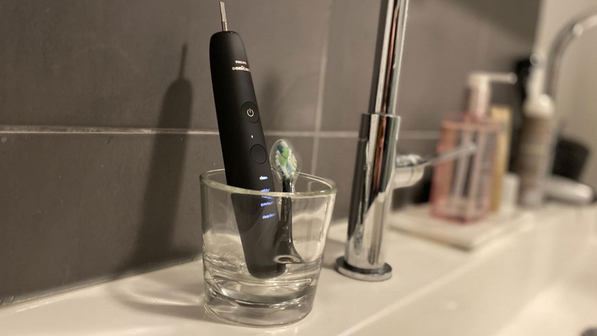 Spectaculair In zicht Schots Review: Philips Sonicare DiamondClean 9000 (HX9911) | FWD