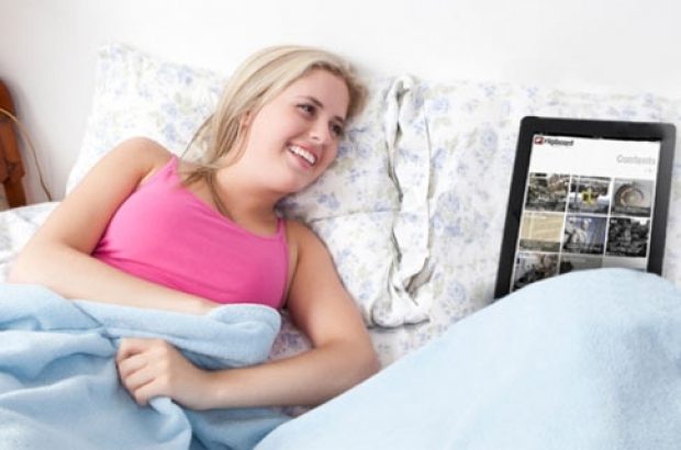 tablet-in-bed