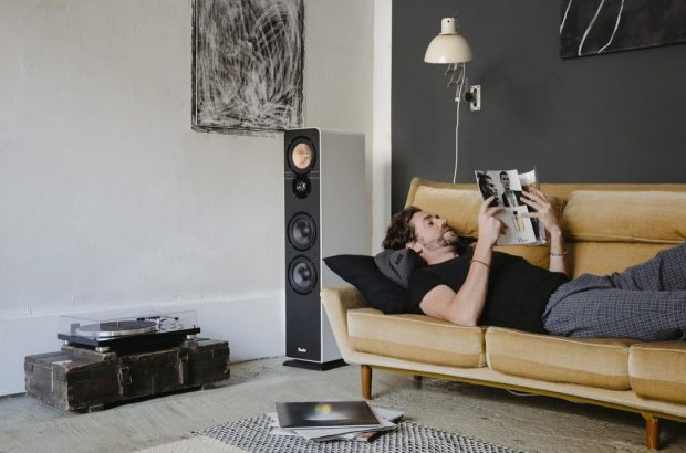 ultima-40-mk3-18-white-lifestyle-h1-1846